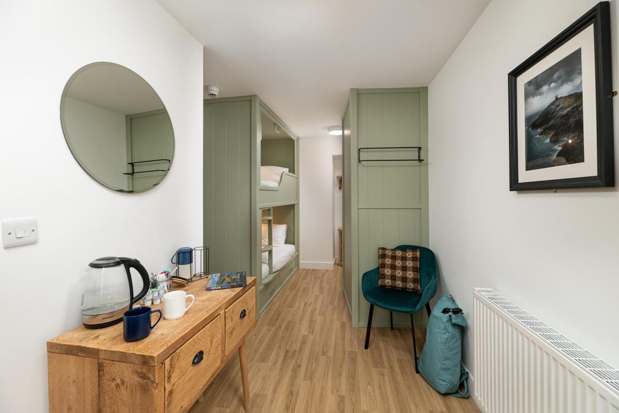 Tafarn Yr Heliwr Hostel Nefyn Εξωτερικό φωτογραφία